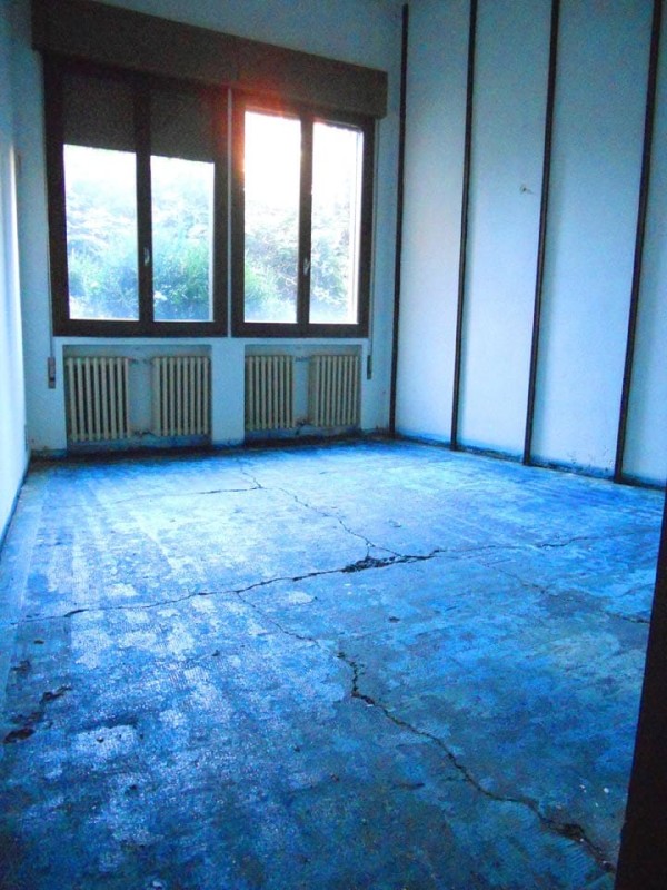 COME SI PRESENTA IL PAVIMENTO DOPO L’ASPORTAZIONE DEL VINIL AMIANTO E RELATIVA COLLA DI FISSAGGIO