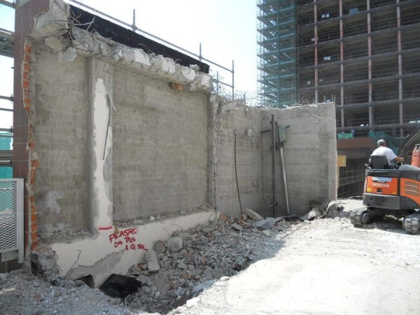 Demolizione di porzioni di cemento armato