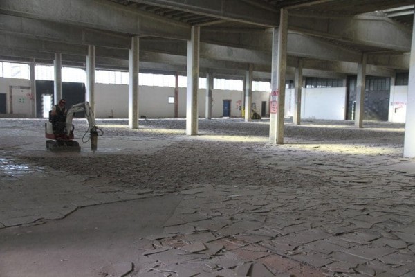 Demolizione vecchi rivestimenti