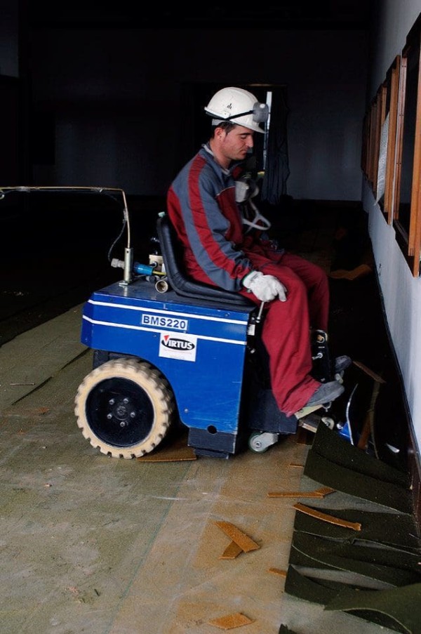 RIMOZIONE LINOLEUM E MOQUETTE, NOI ABBIAMO LA SOLUZIONE