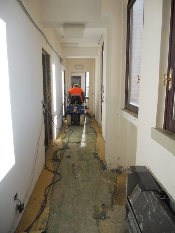 RIMOZIONE LINOLEUM E MOQUETTE, NOI ABBIAMO LA SOLUZIONE