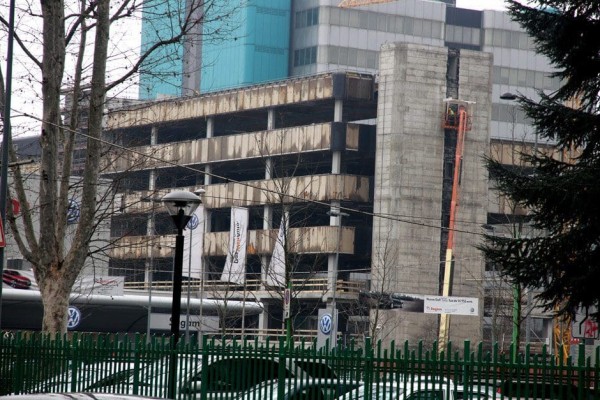 Fase avanzata di smontaggio della facciata