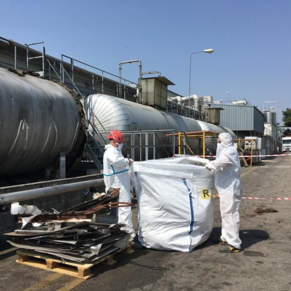 Dismissione reparto stoccaggio materie prime azienda chimica settore automotive