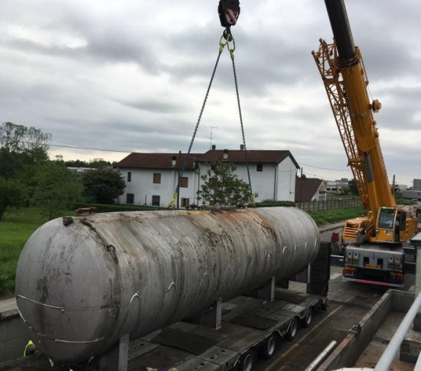 Dismissione reparto stoccaggio materie prime azienda chimica settore automotive