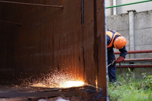 Demolizione di un serbatoio di accumulo per impianto antincendio a Settala Demolizione di un serbatoio di accumulo per impianto antincendio a Settala