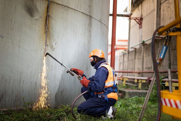 Demolizione di un serbatoio di accumulo per impianto antincendio a Settala Demolizione di un serbatoio di accumulo per impianto antincendio a Settala