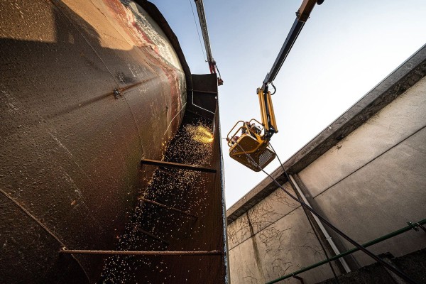 Demolizione di un serbatoio di accumulo per impianto antincendio a Settala Demolizione di un serbatoio di accumulo per impianto antincendio a Settala