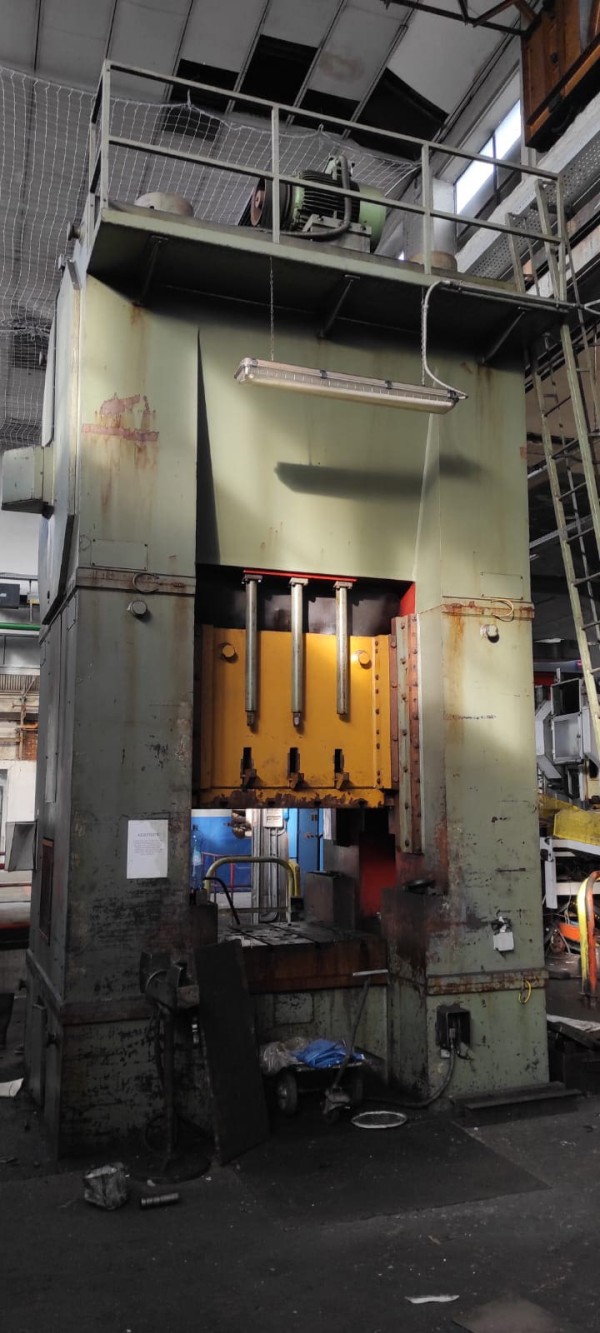 smontaggi, demolizioni, rivendita macchinari settore automotive